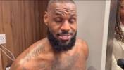 没错呀！记者：现如今NBA有什么仍特别棒？詹姆斯：詹和库🤣