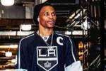 NBA球星上身NHL球衣秀:科比威少潮范儿十足 40岁老詹显嫩😝
